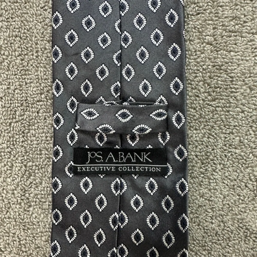 Jos. A. Bank Executive Collection Silk Tie Gray Geometric Diamond Pattern 3.25